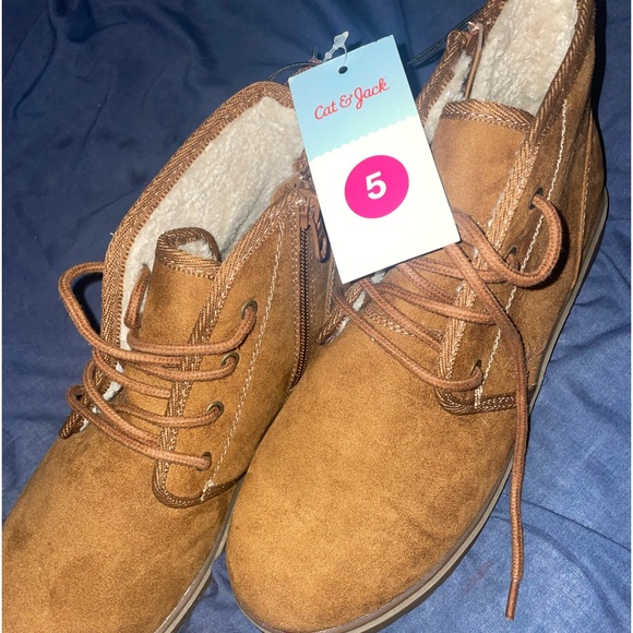 Cat and jack size 5 in boys can be for girls too. Color tan - Picture 1 of 1